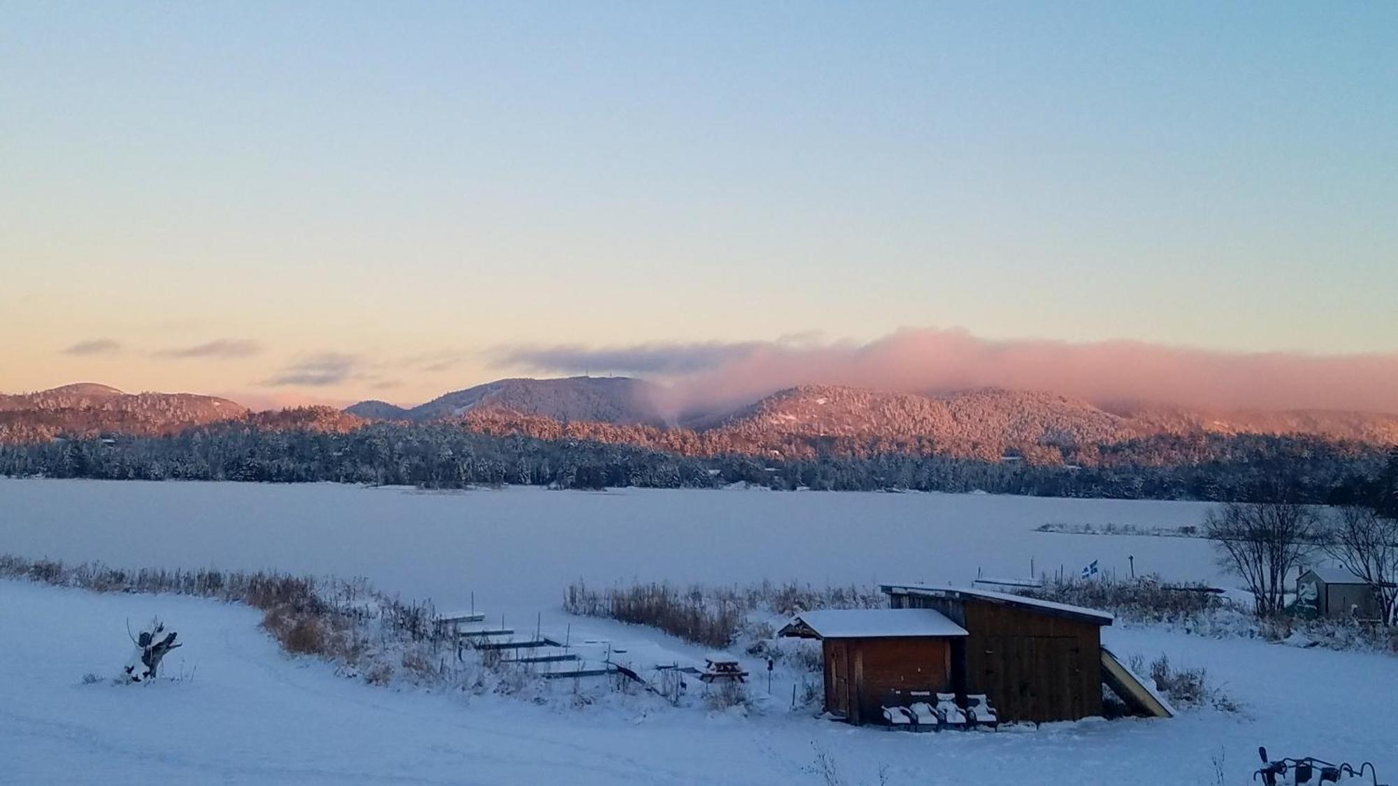 Resort Lac Ste-Marie Lac Sainte-Marie ภายนอก รูปภาพ